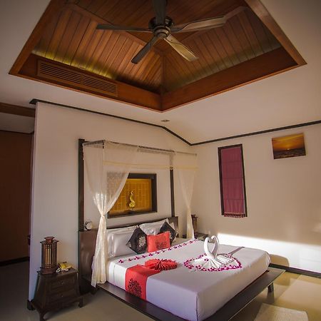 The Iris Pool Villa Rawai Quarto foto